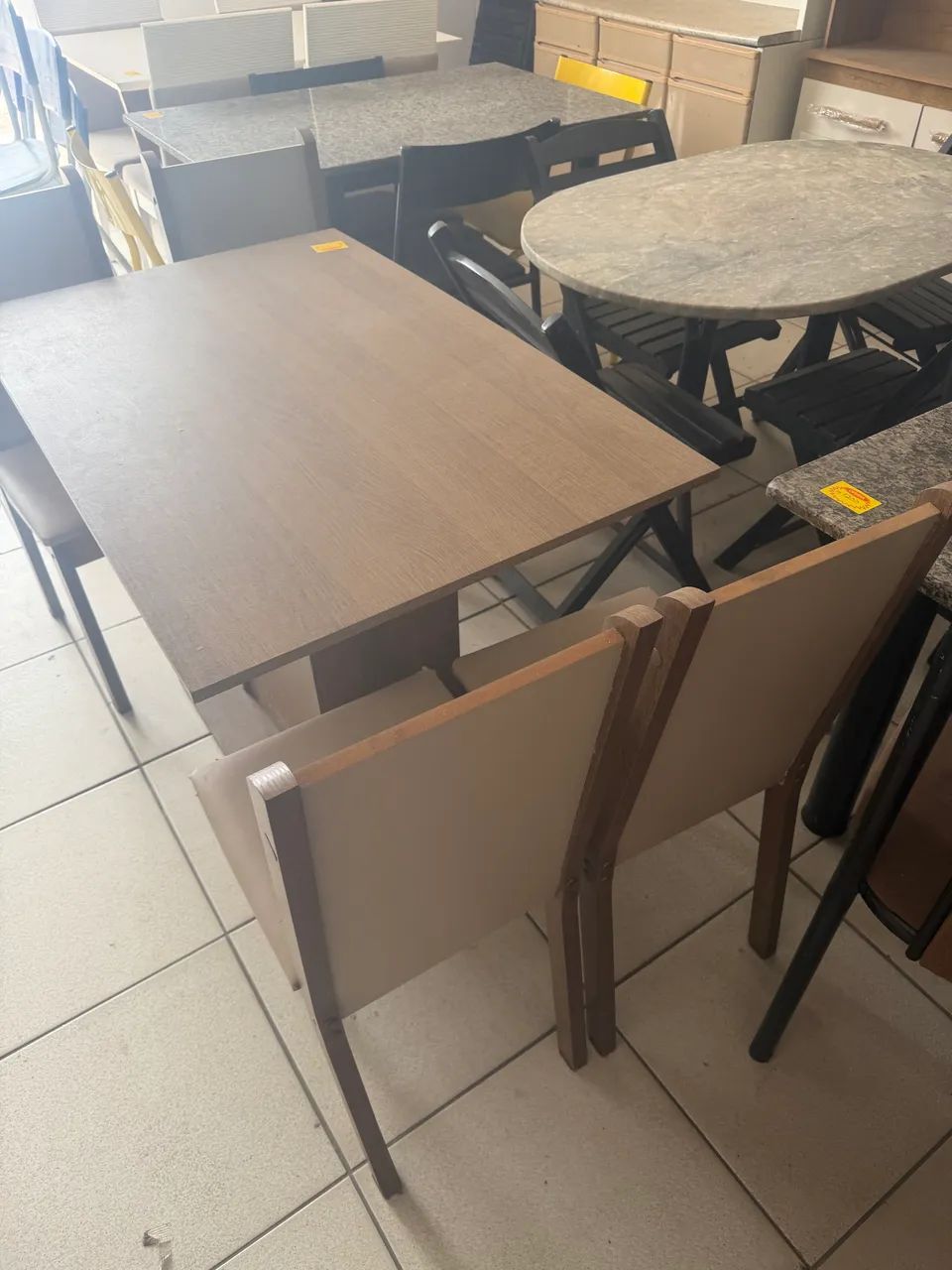 Mesa 4 cadeira em MDF