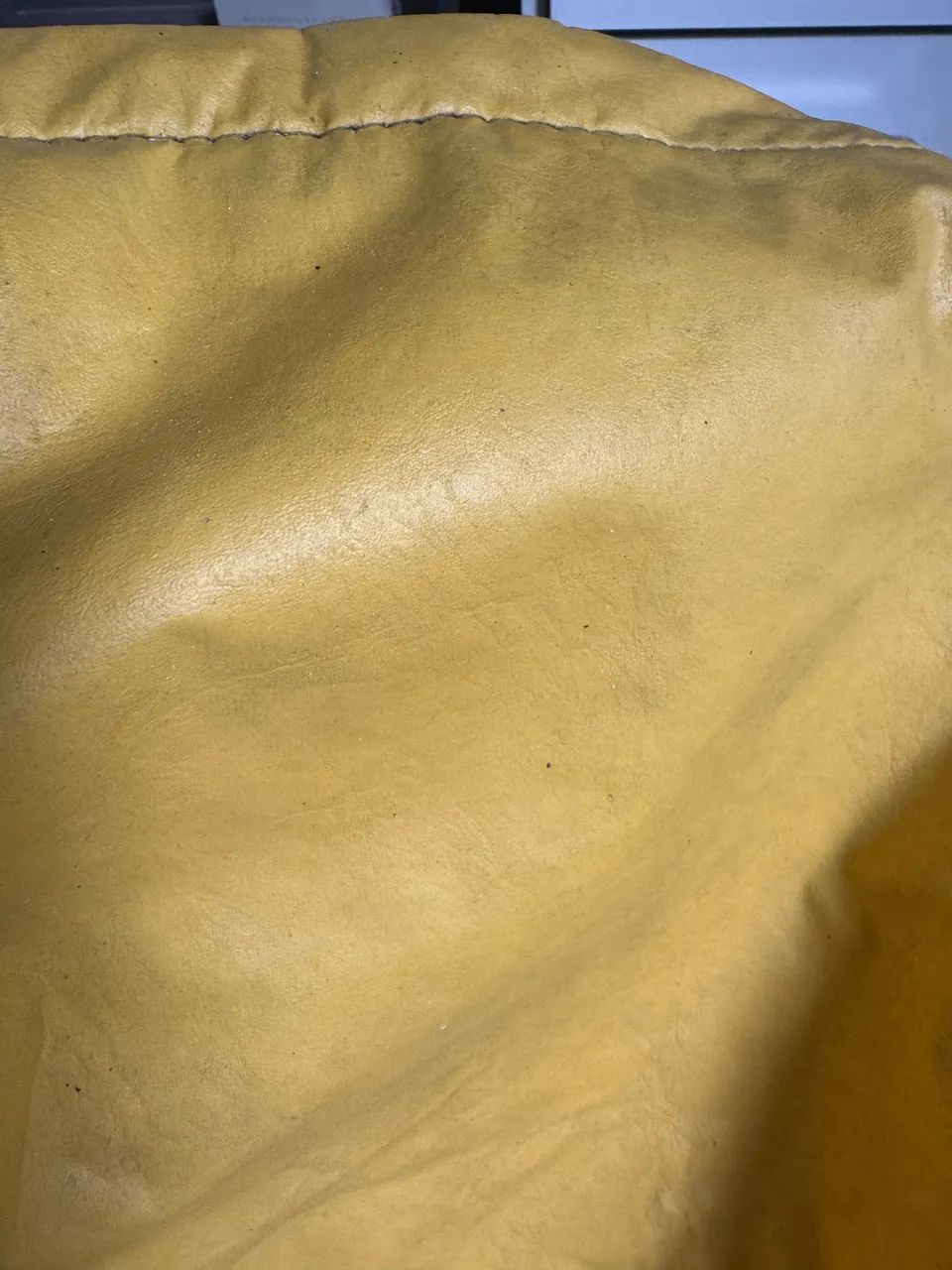 Puff de courino amarelo, confortável.  - Foto 2