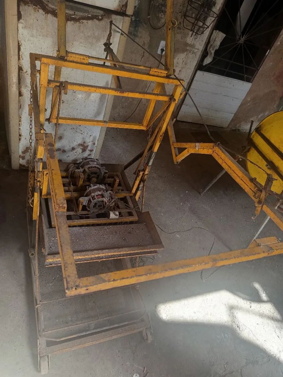 Máquina para Fabricação de Blocos de Cimento