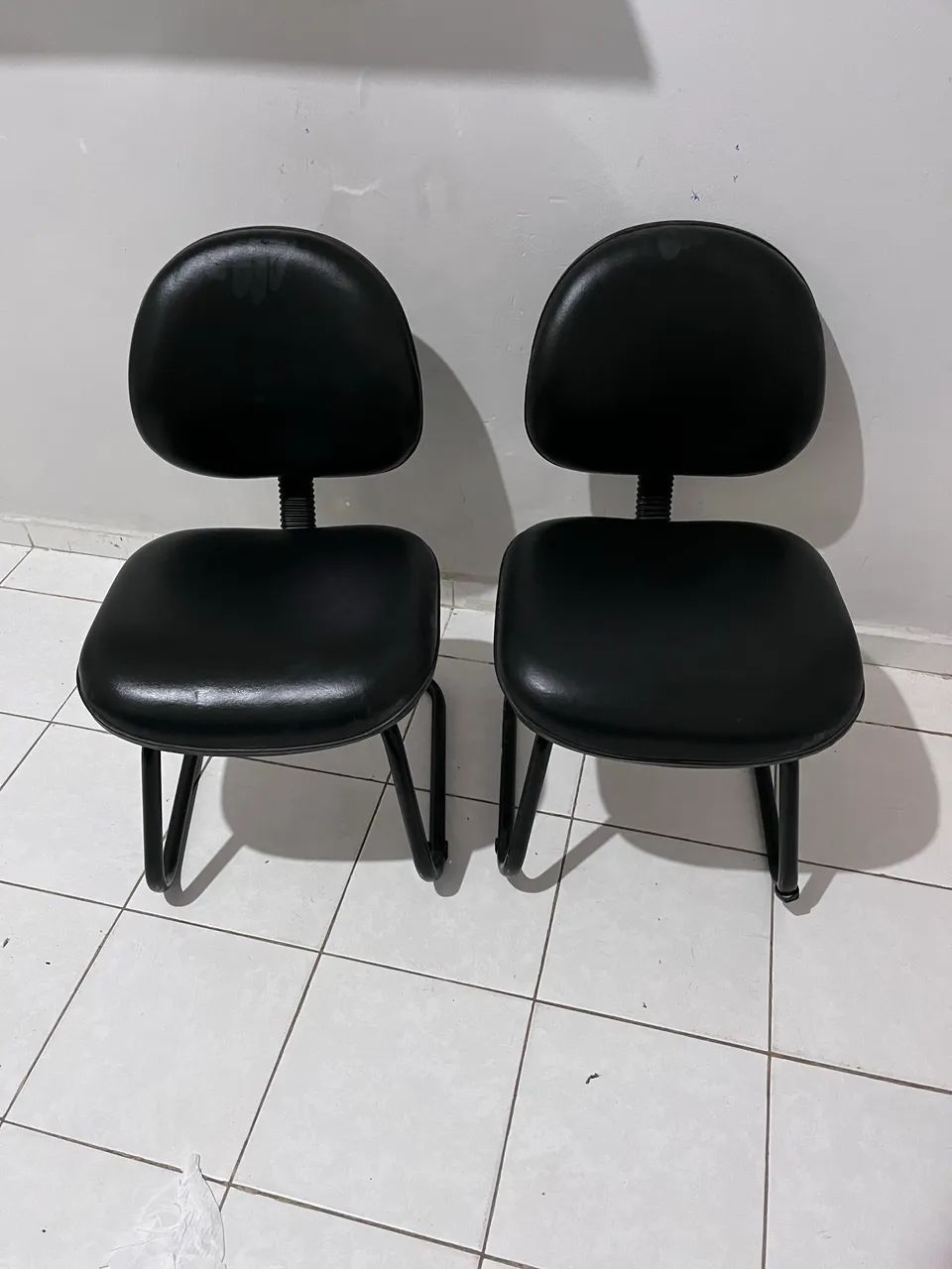 Duas Cadeiras - Foto 2