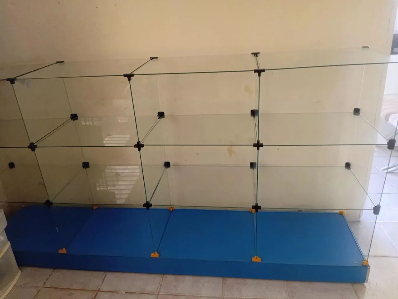Vitrine de vidro com madeira - Foto 2