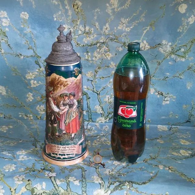 Tankard 40 cm, antigo trazido da Alemanha, tampa articulada de estanho em estilo gótico  - Foto 2