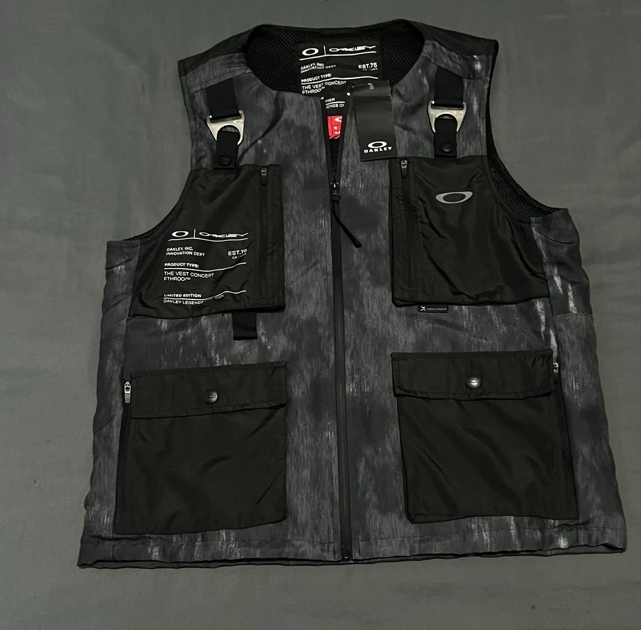 Colete Oakley Legends Vest  