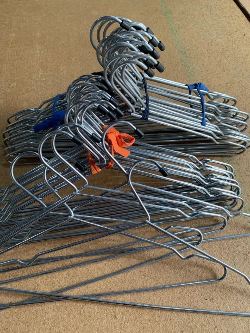 Cabides para loja