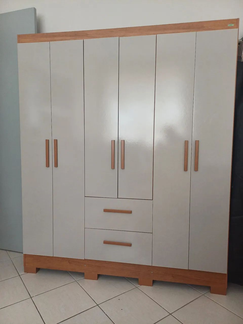 Cama e guarda roupa