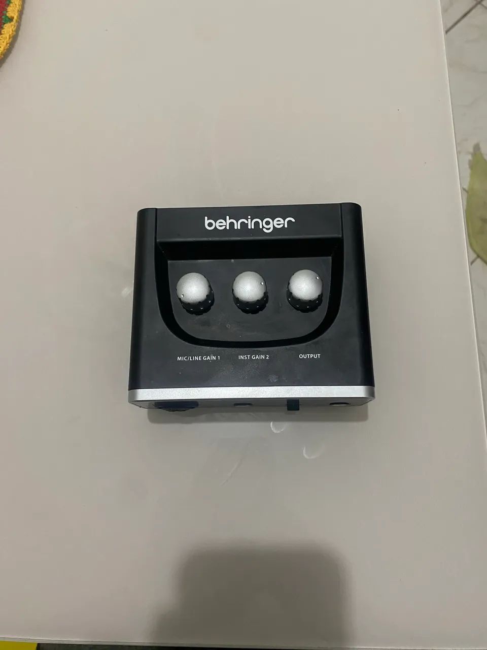 Interface de Áudio Behringer U-Phoria UM2 