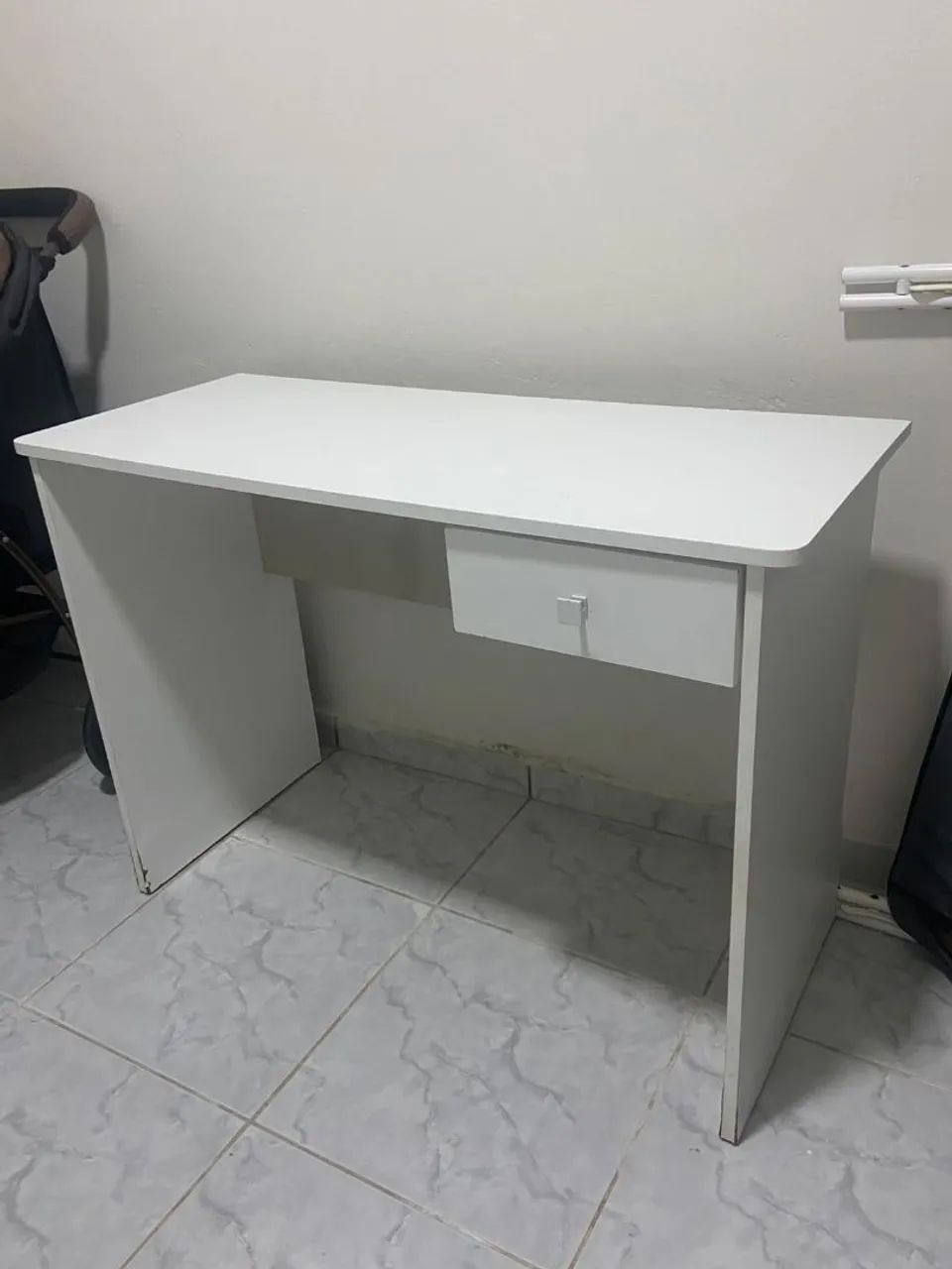 Escrivaninha Branca com Gaveta