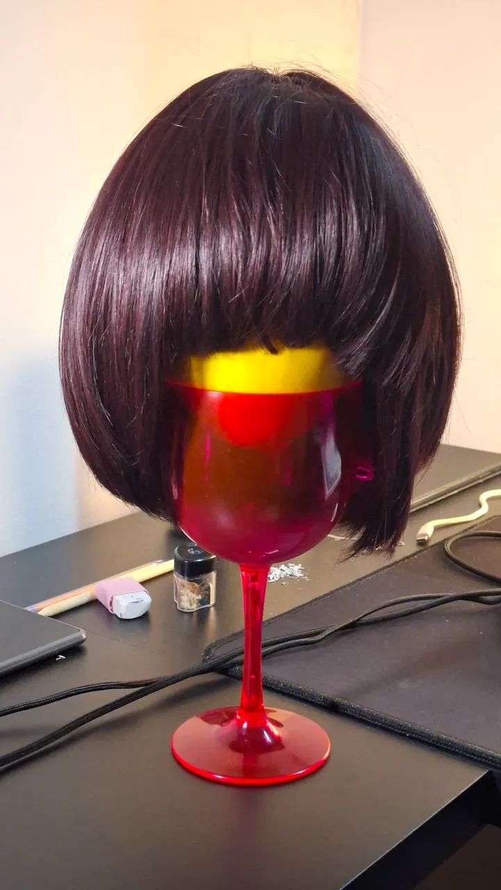 Wig Bob Curta Vinho/Bordô com Franja  - Foto 2