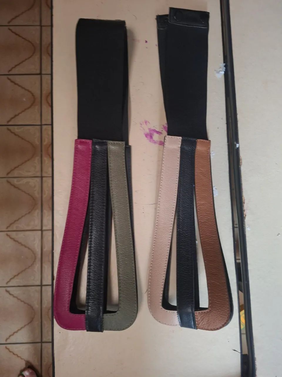 Cintos femininos, 14,00 cada