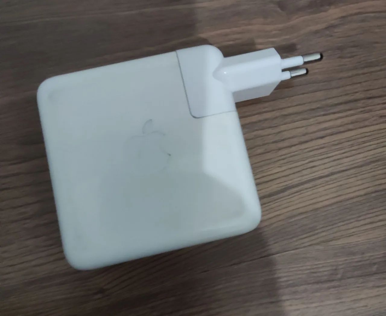 Fonte para MacBook (compatível também com celular)