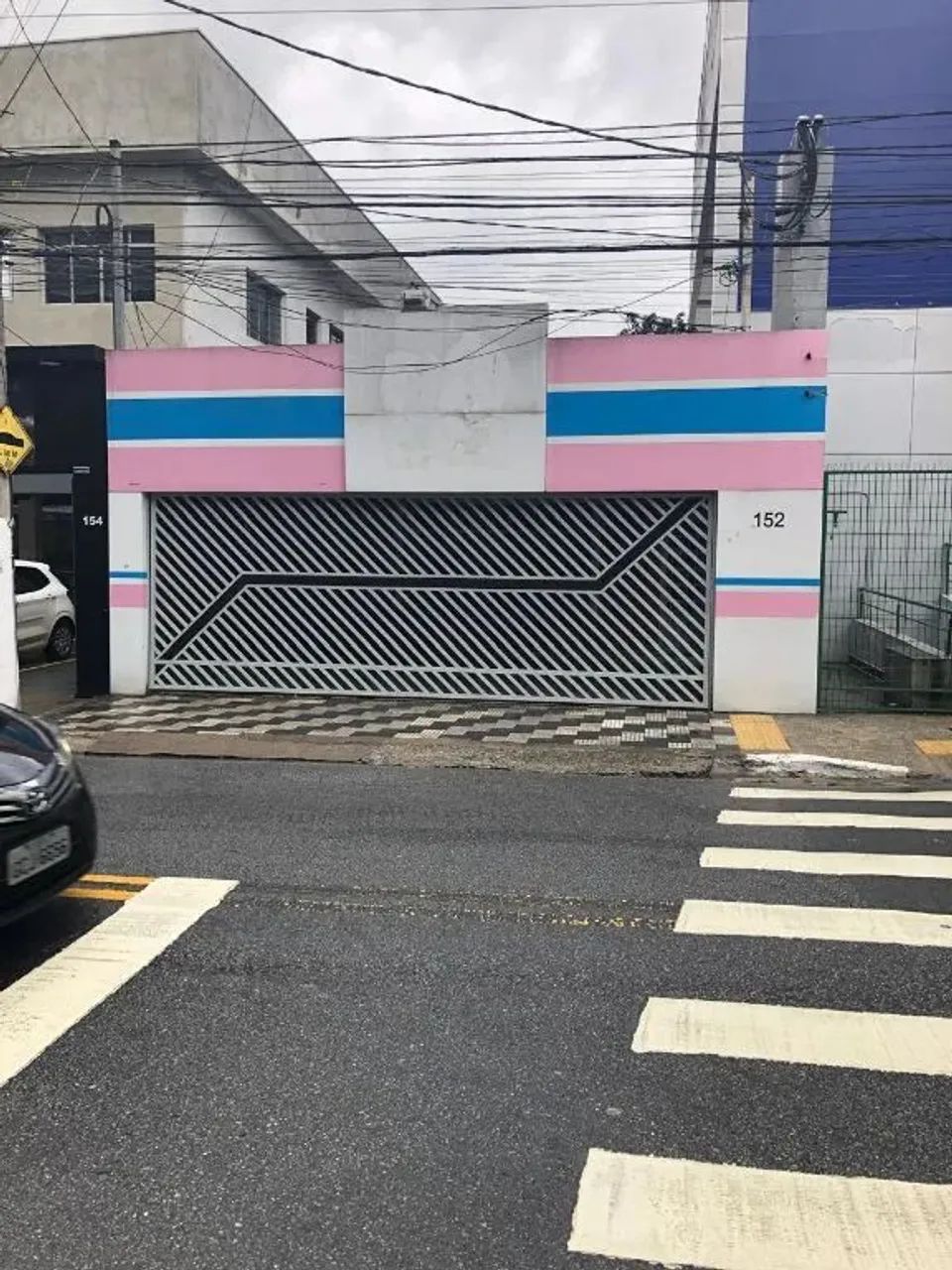 Casa Comercial para Alugar na Vila Yara, Osasco - 3 garagens e 5 salas