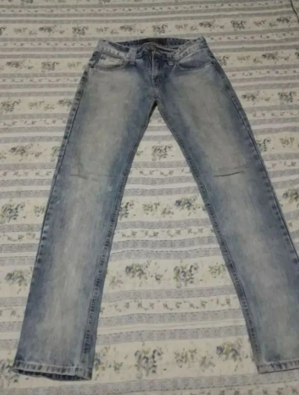 Duas calças jeans clara e preta - Foto 2