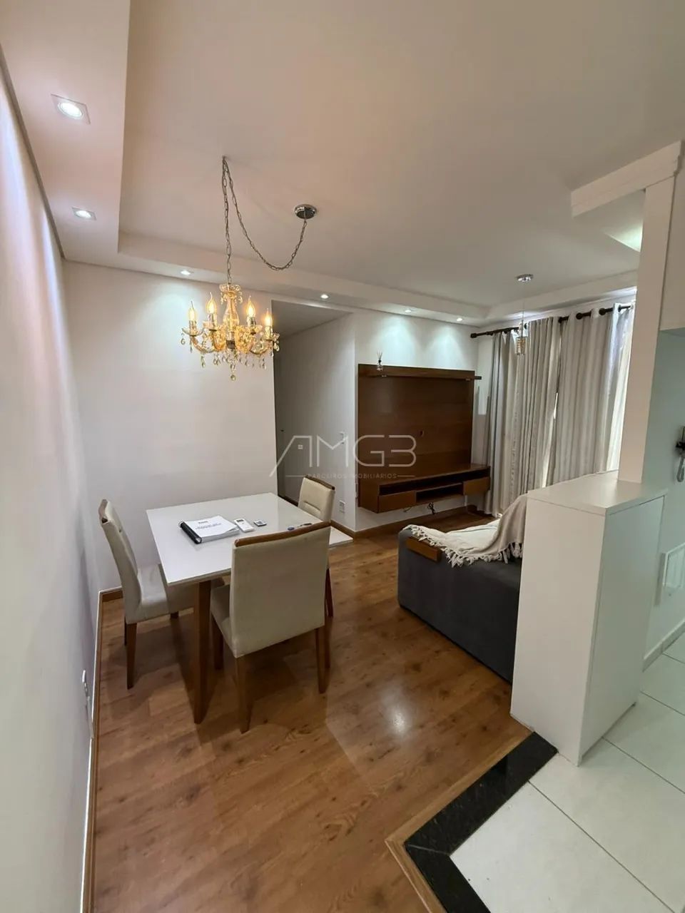 Apartamento Mobiliado á Venda com 2 suítes e lavabo
