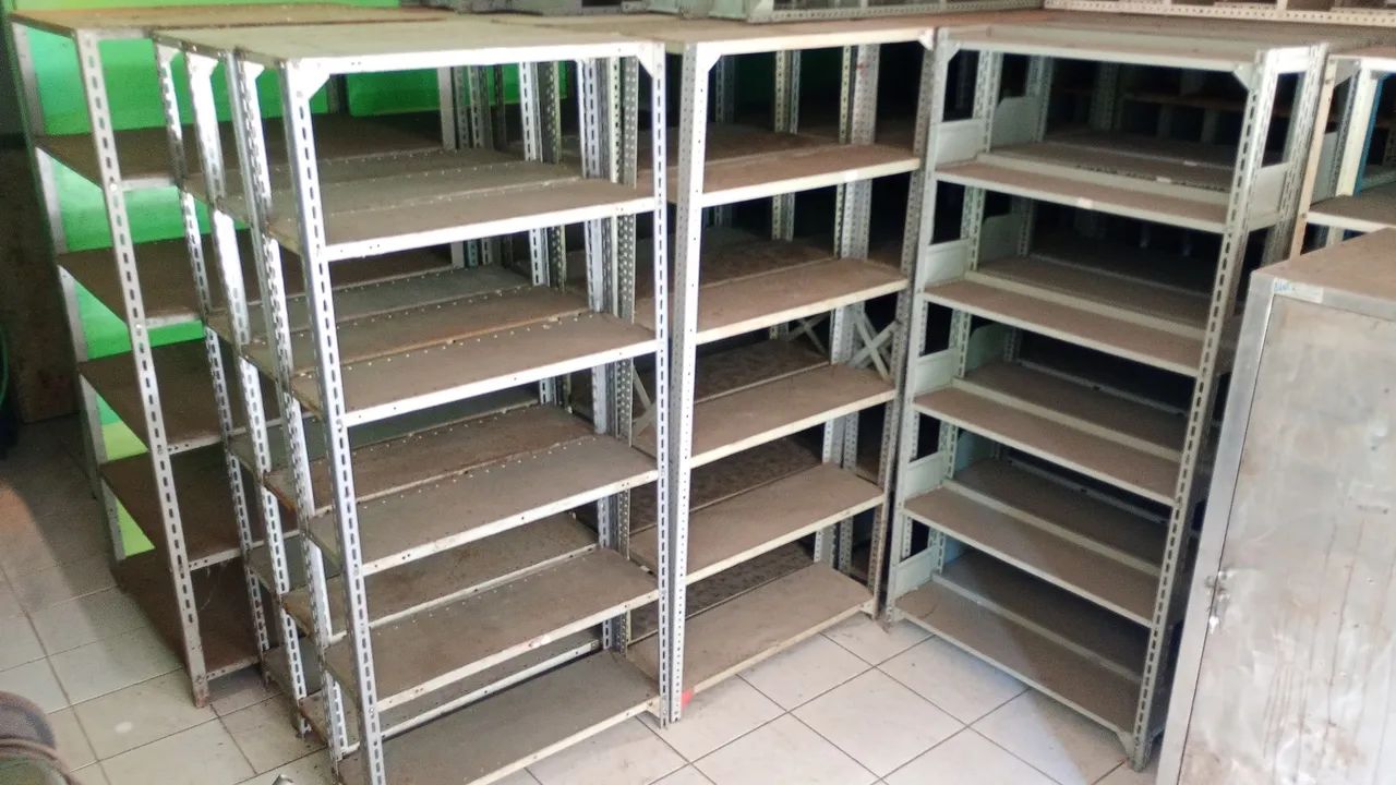 Estantes de ferro com vários modelos e dimensões variadas. - Foto 5