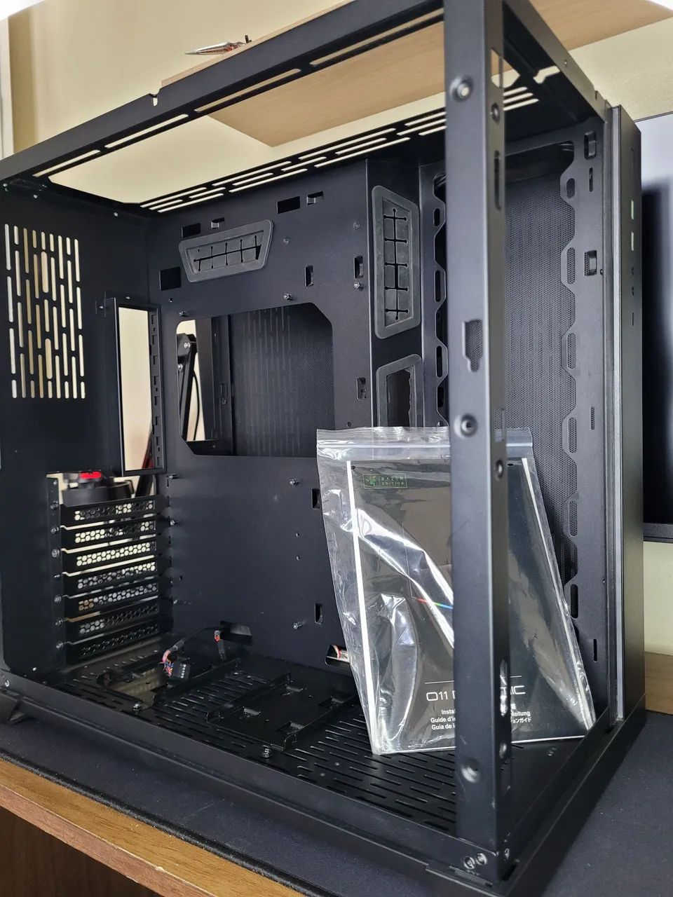 Gabinete Lian Li Razer edition - Foto 3