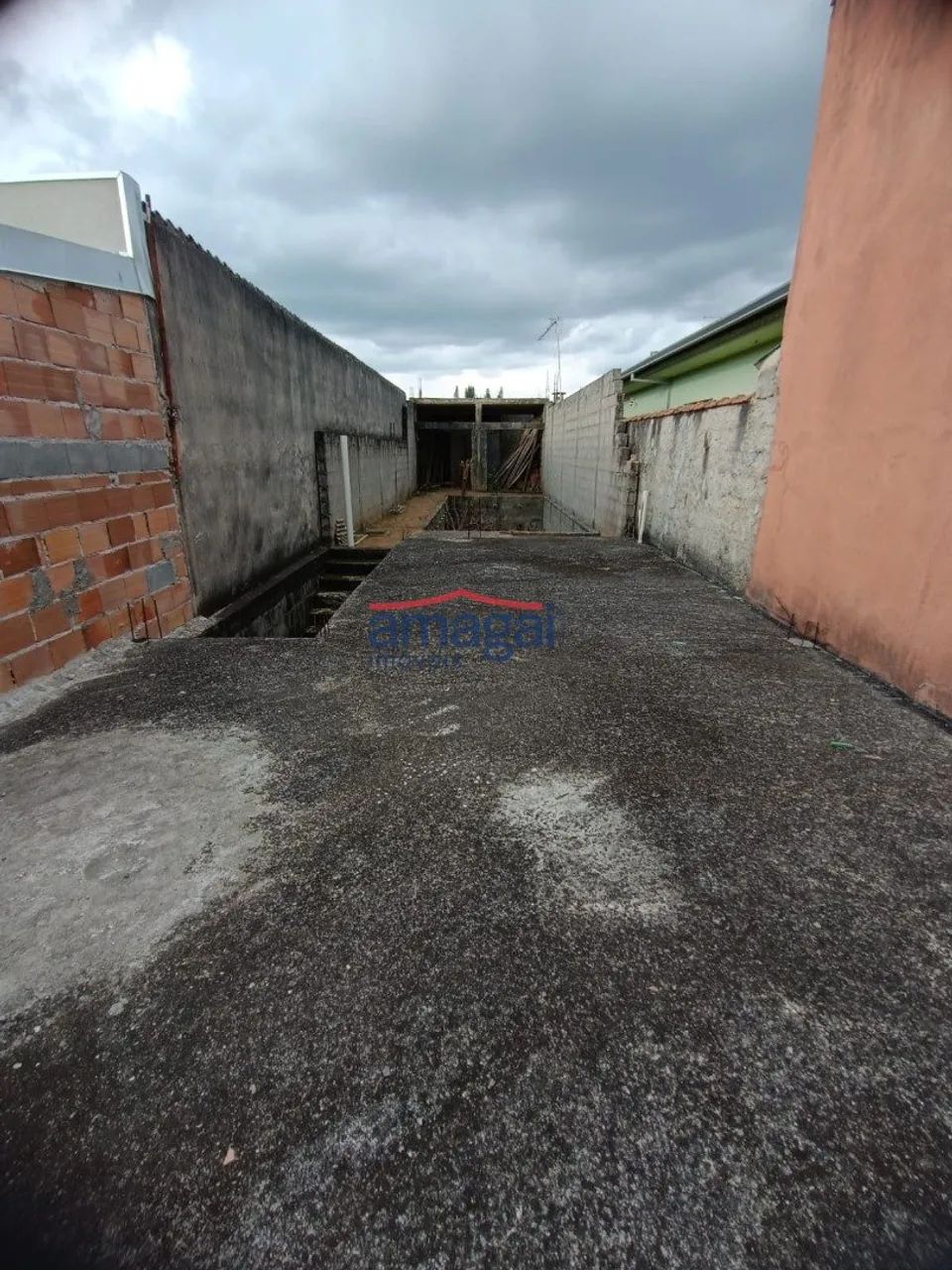 Terreno com parte de construção para comercio pronta