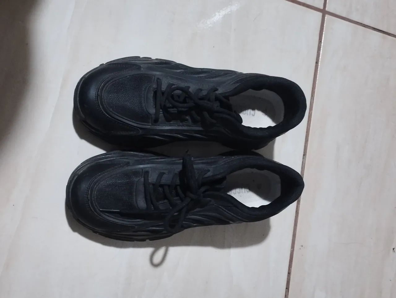 Tênis preto seminovo - Foto 2
