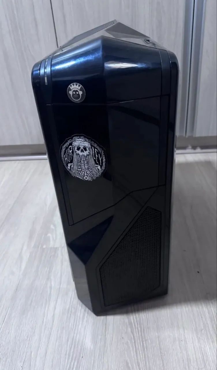 Gabinete Preto - Usado em Ótimo estado 