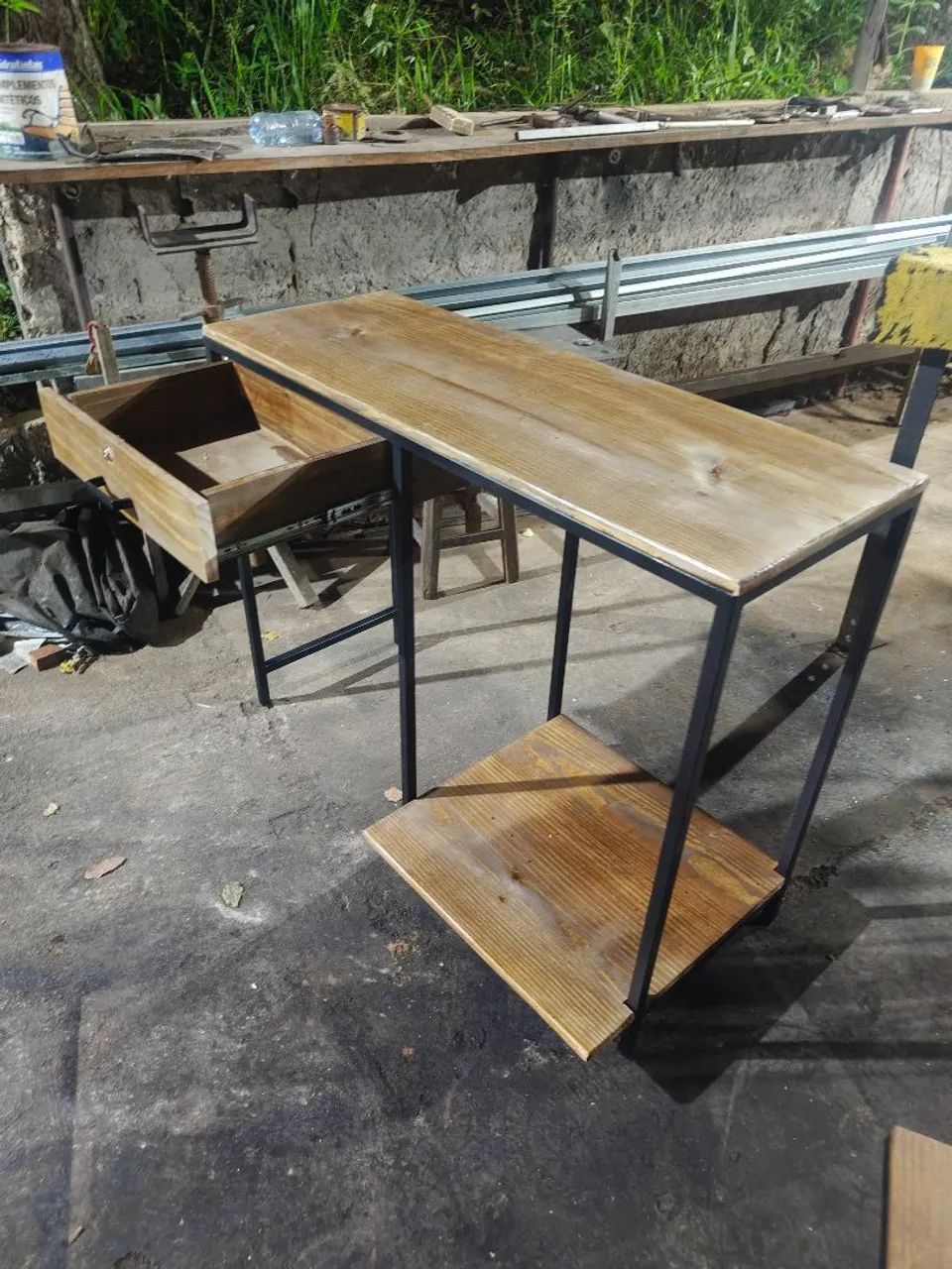 Mesa com gaveta estilo industrial  - Foto 3