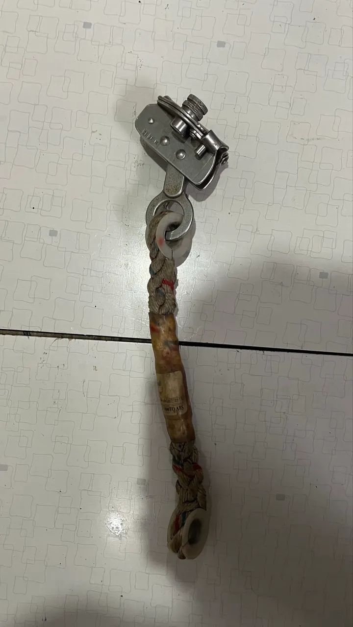 Vende se cinto tipo pára-quedista 