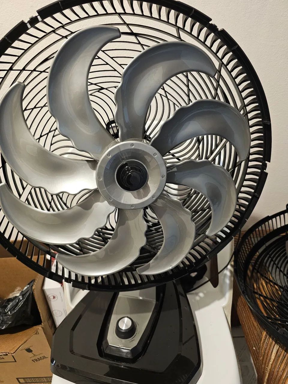 Vendo Ventilador Wap Flow Turbo De Mesa E Parede 180w Com 8 Pás - Foto 2