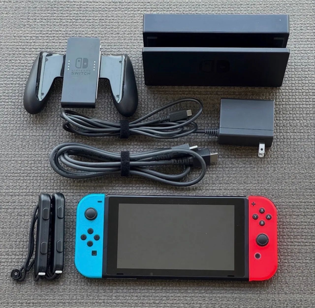 Nintendo Switch - PERFEITO ESTADO (V2)