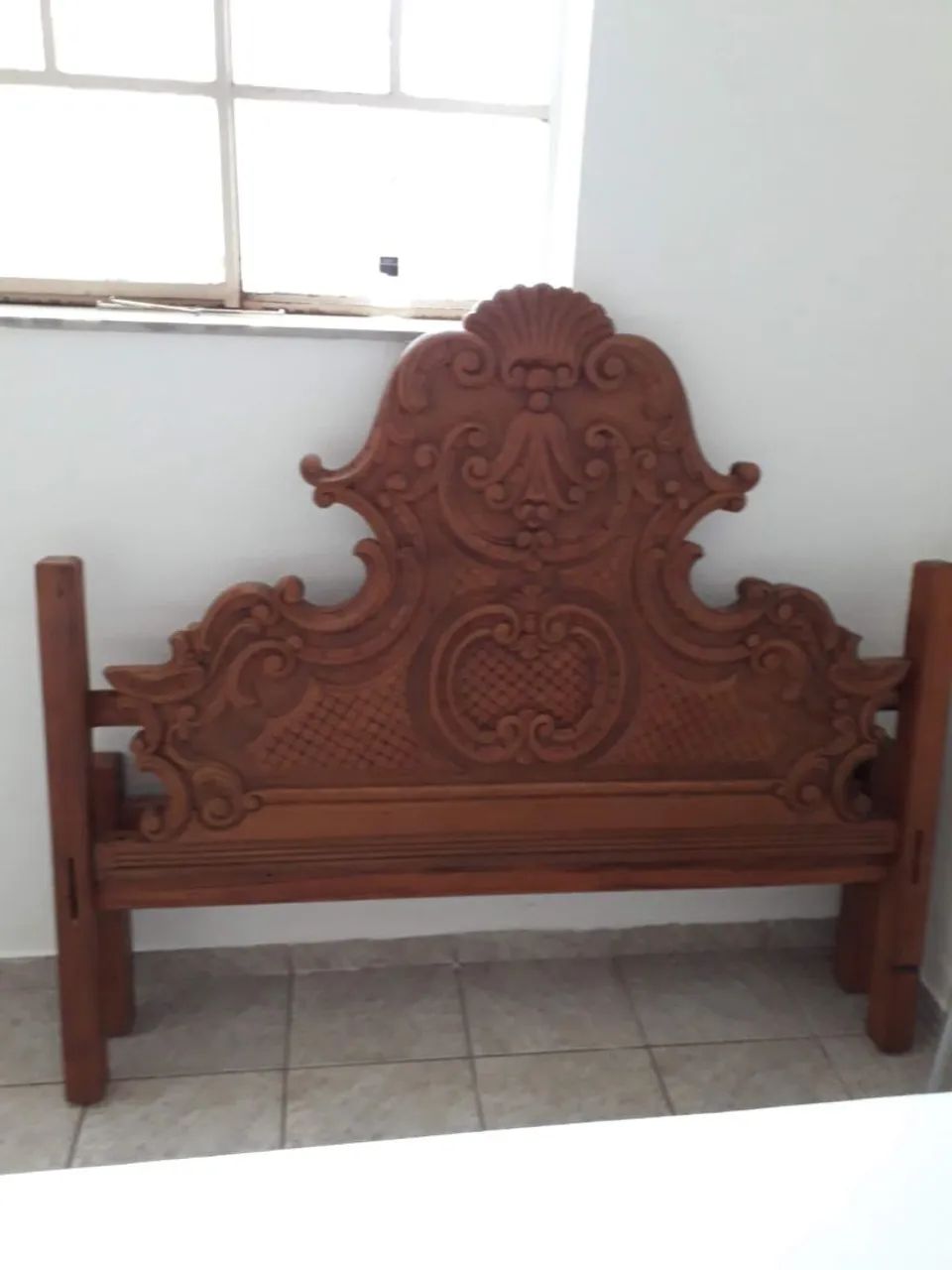 Vendo cama Queen de madeira maciça 