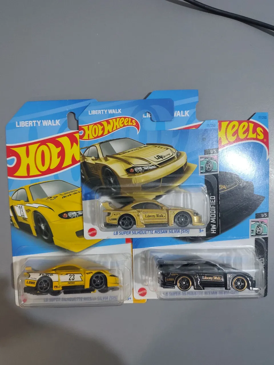 Hot Wheels Nissan skyline GTR r32 e Nissan GT 35 liberty walk