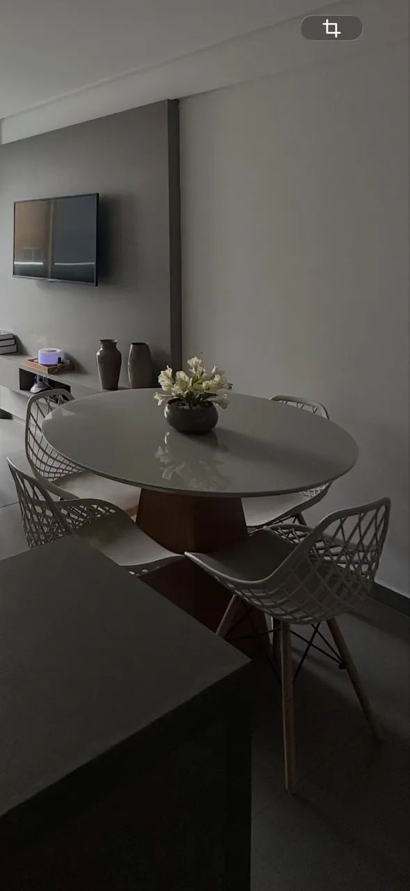 VENDE-SE MESA 4 LUGARES + CENTRO DE MESA