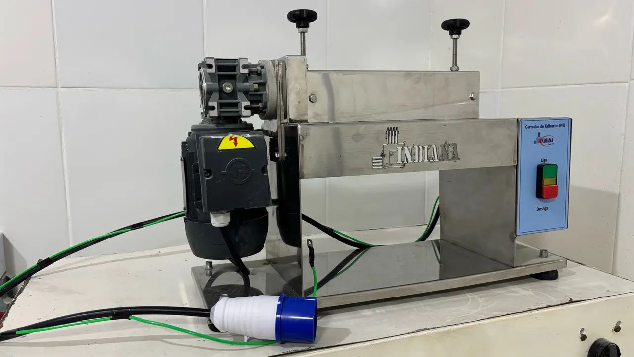 Vende- se máquina de corte para talharim