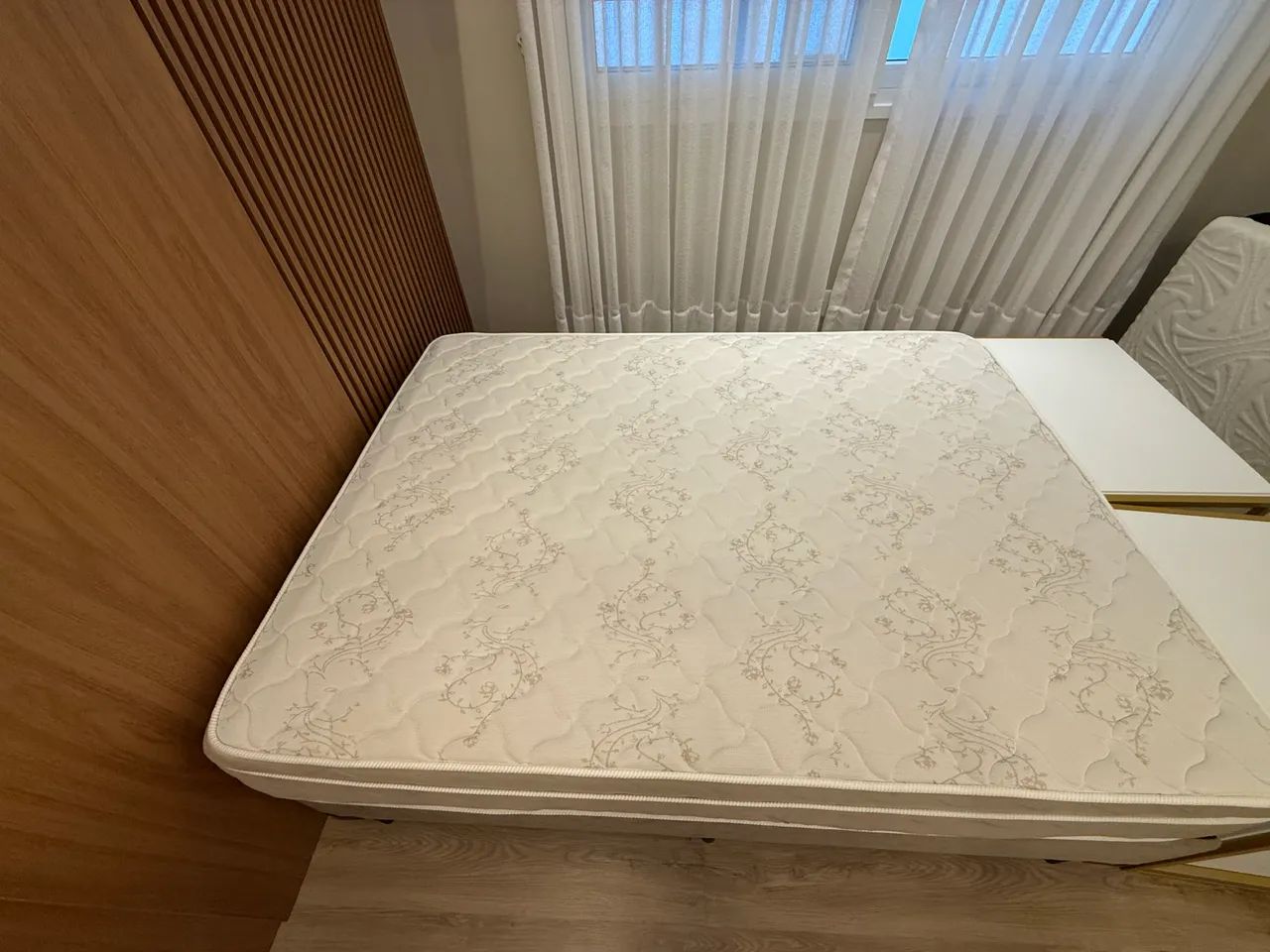Cama box com colchão 