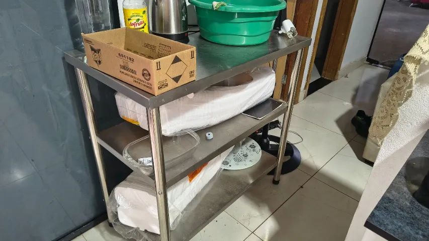 Mesa inox com prateleiras 