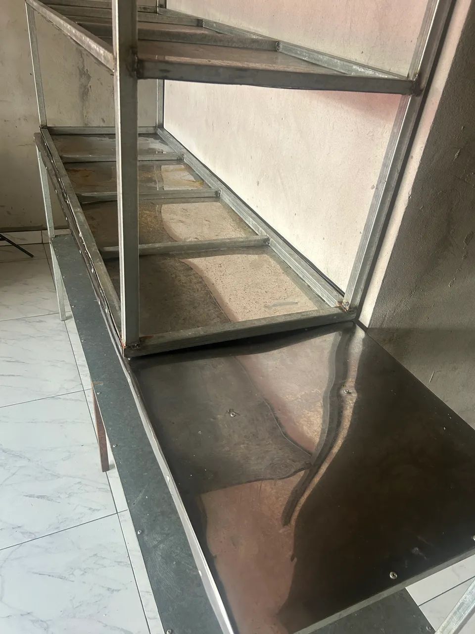 VENDO MESA DE MANUSEIO DE TAMPÃO INOX - Foto 4