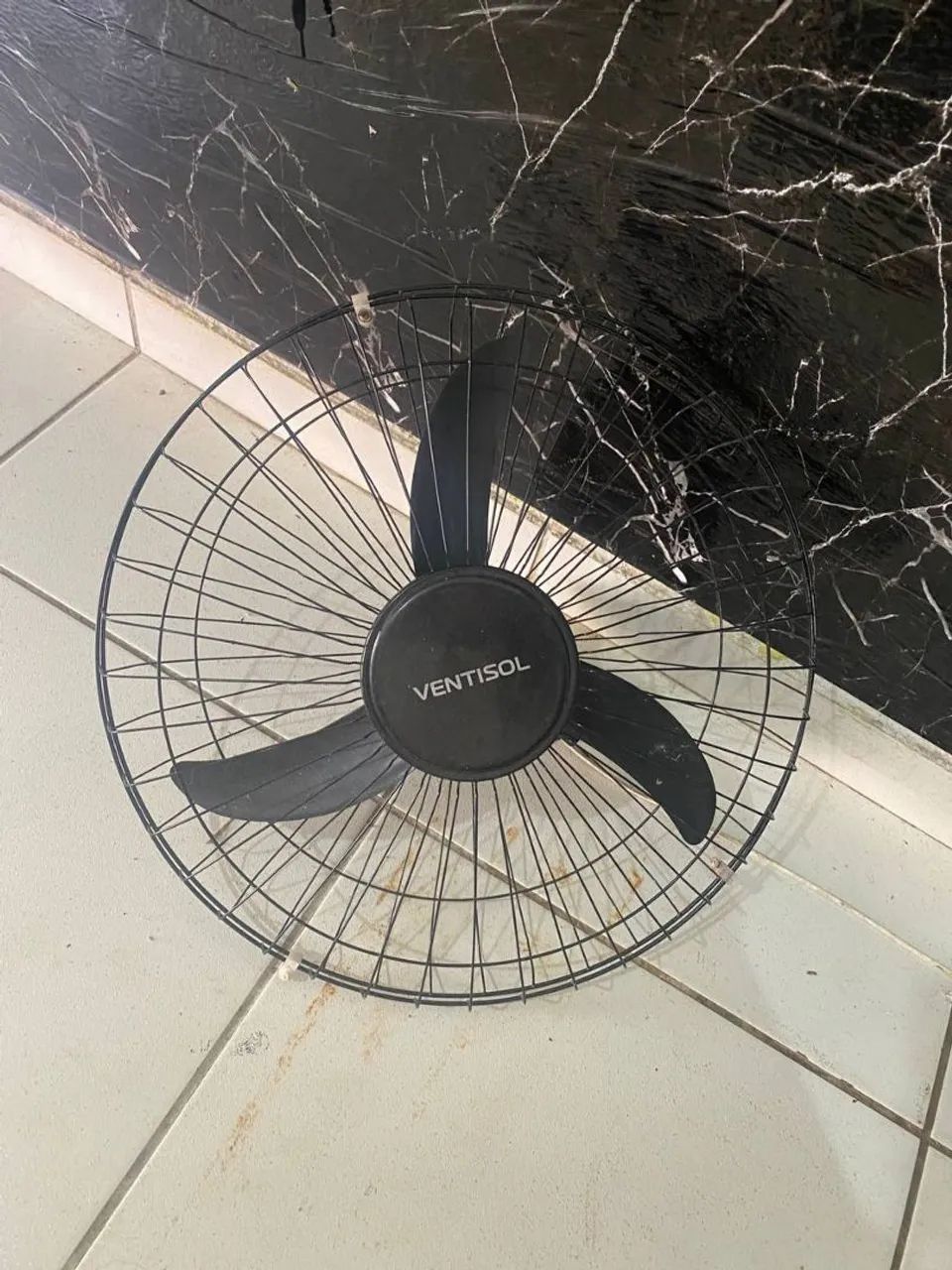 Ventilador de parede.