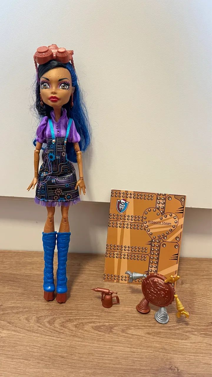 Boneca Monster High Robecca