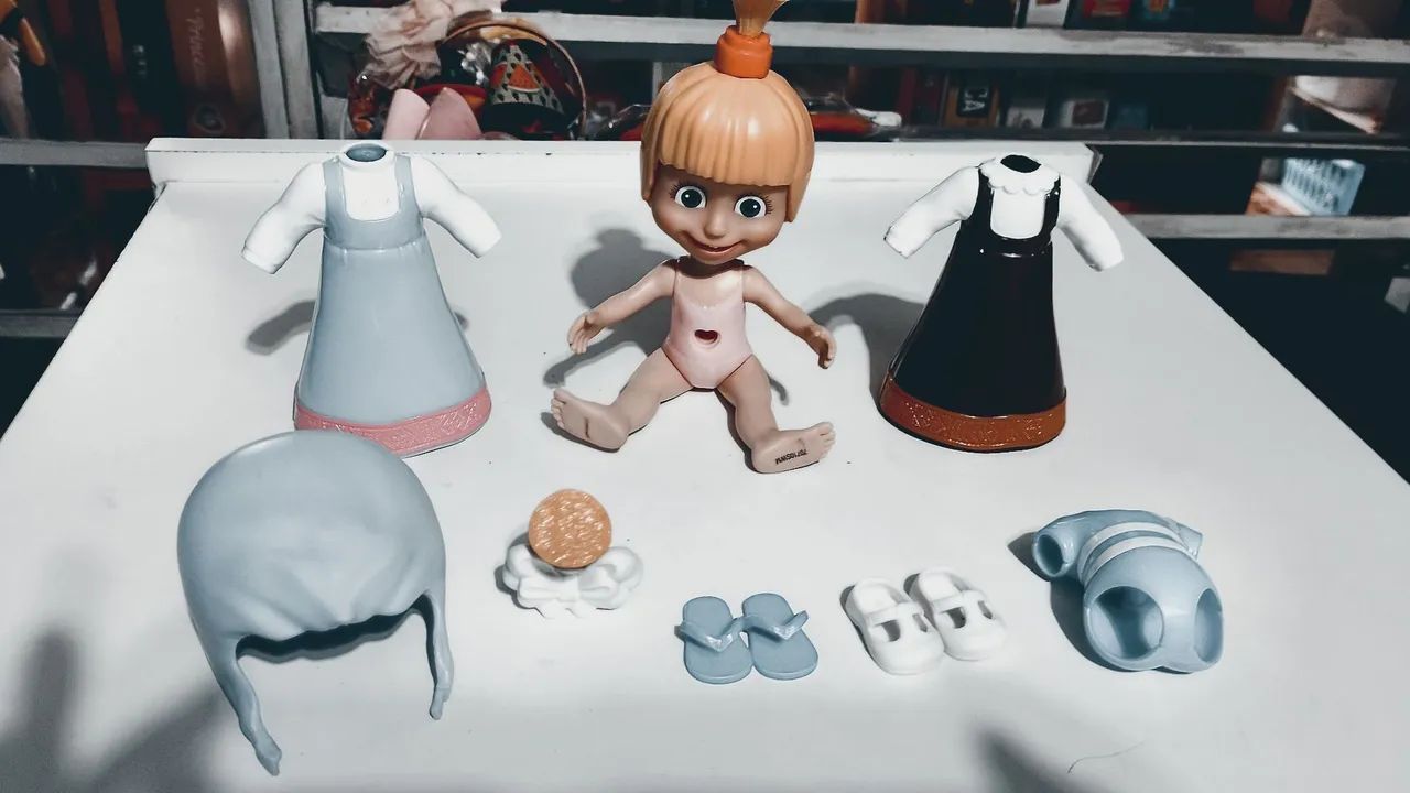 Boneca Marsha troca de roupa
