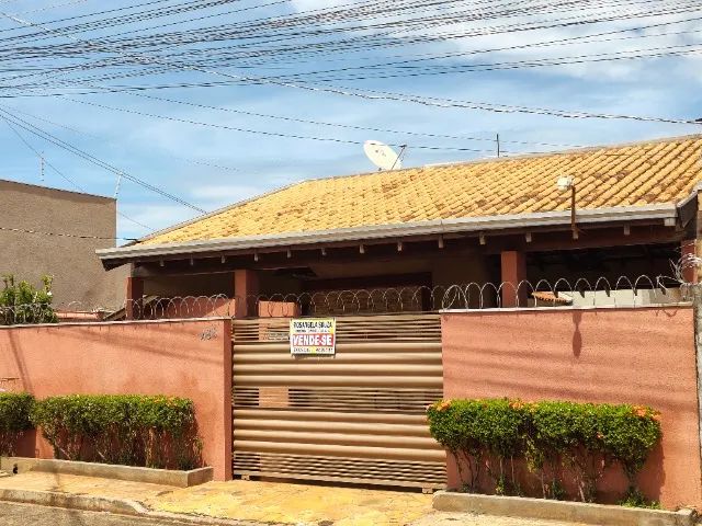 Casa espaçosa com edícula