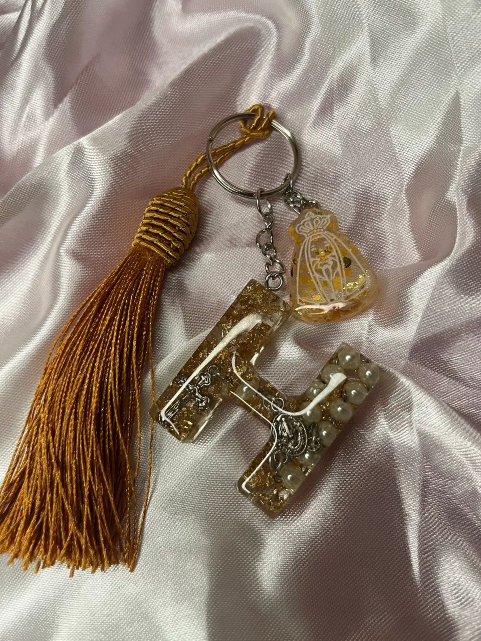 Chaveiro de letra dourado 