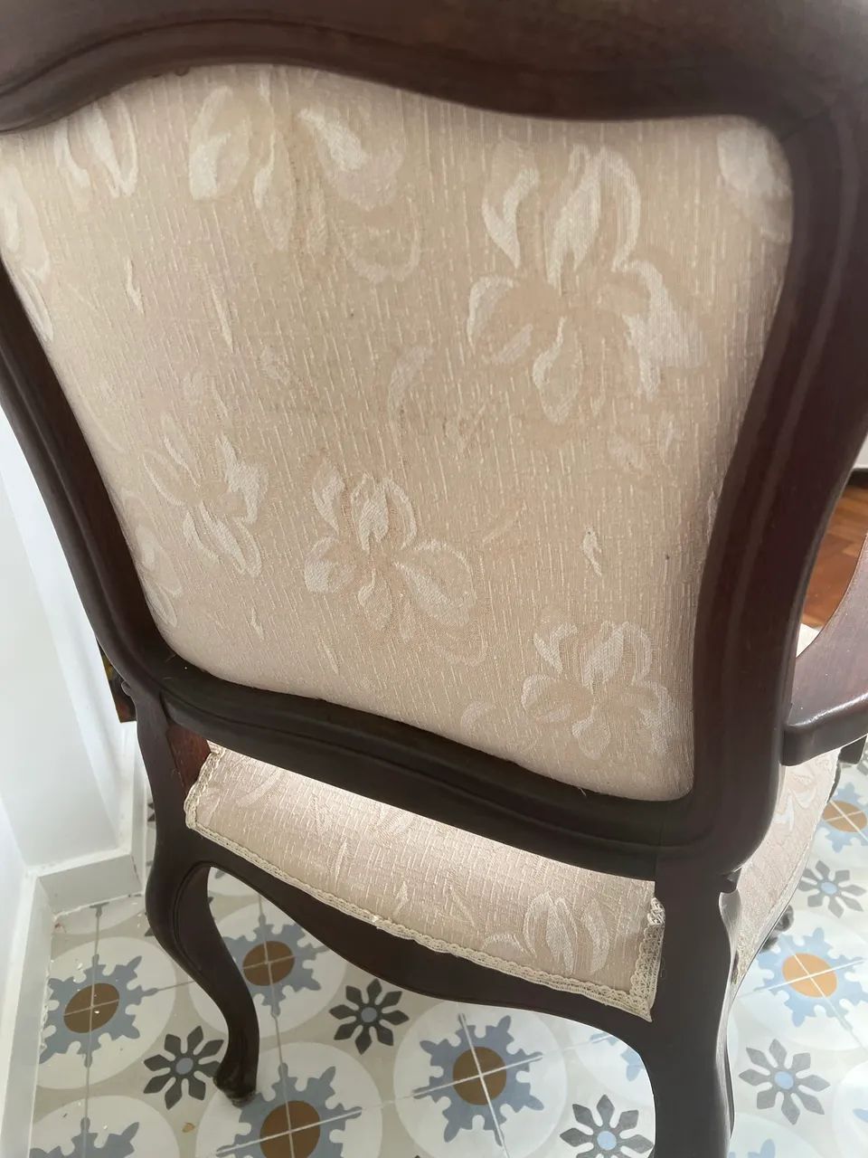 Poltrona clássica Luís XV recém estofada  .  - Foto 2