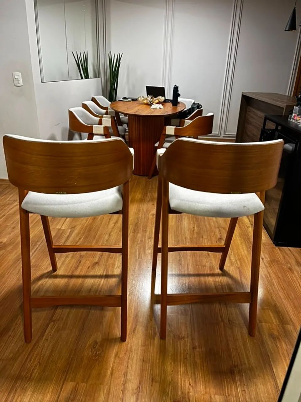 02 Banquetas Estofadas Linha Off White - NOVAS  - Foto 4