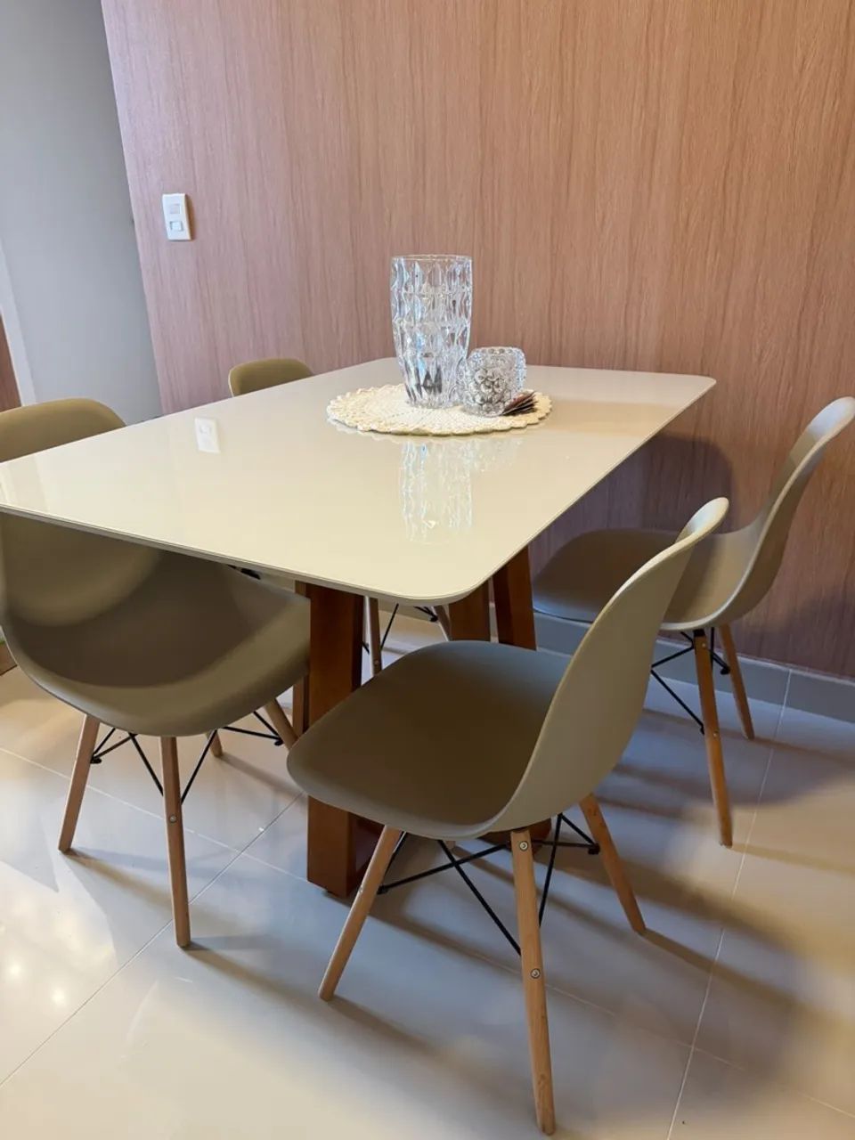 Mesa com cadeiras semi nova - Foto 3