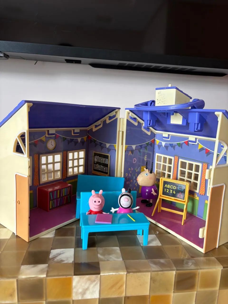 Escolinha Portátil da Peppa - Foto 4