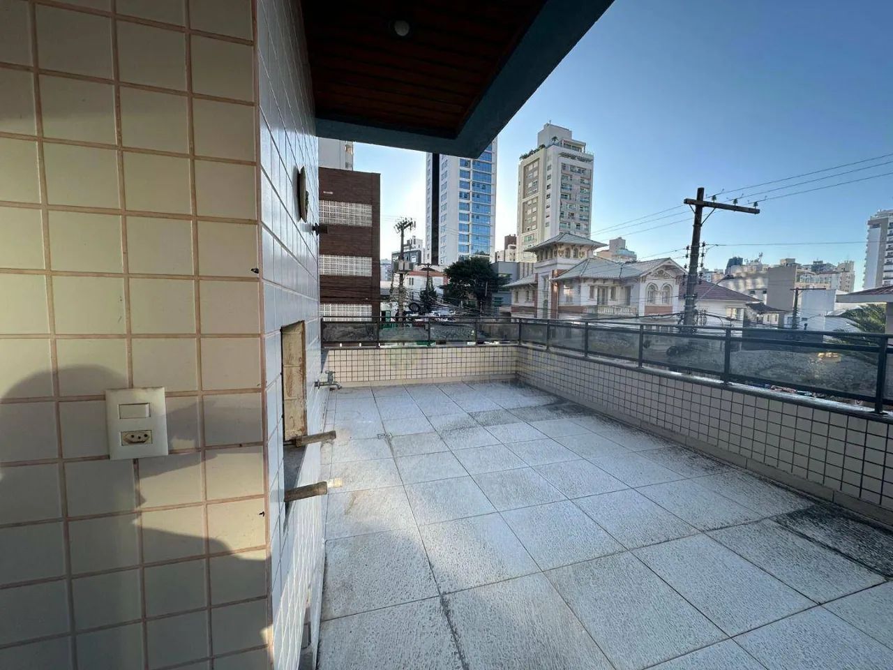 Apartamento Garden no Centro de Florianópolis com 3 suítes e 2 vagas. - Foto 2