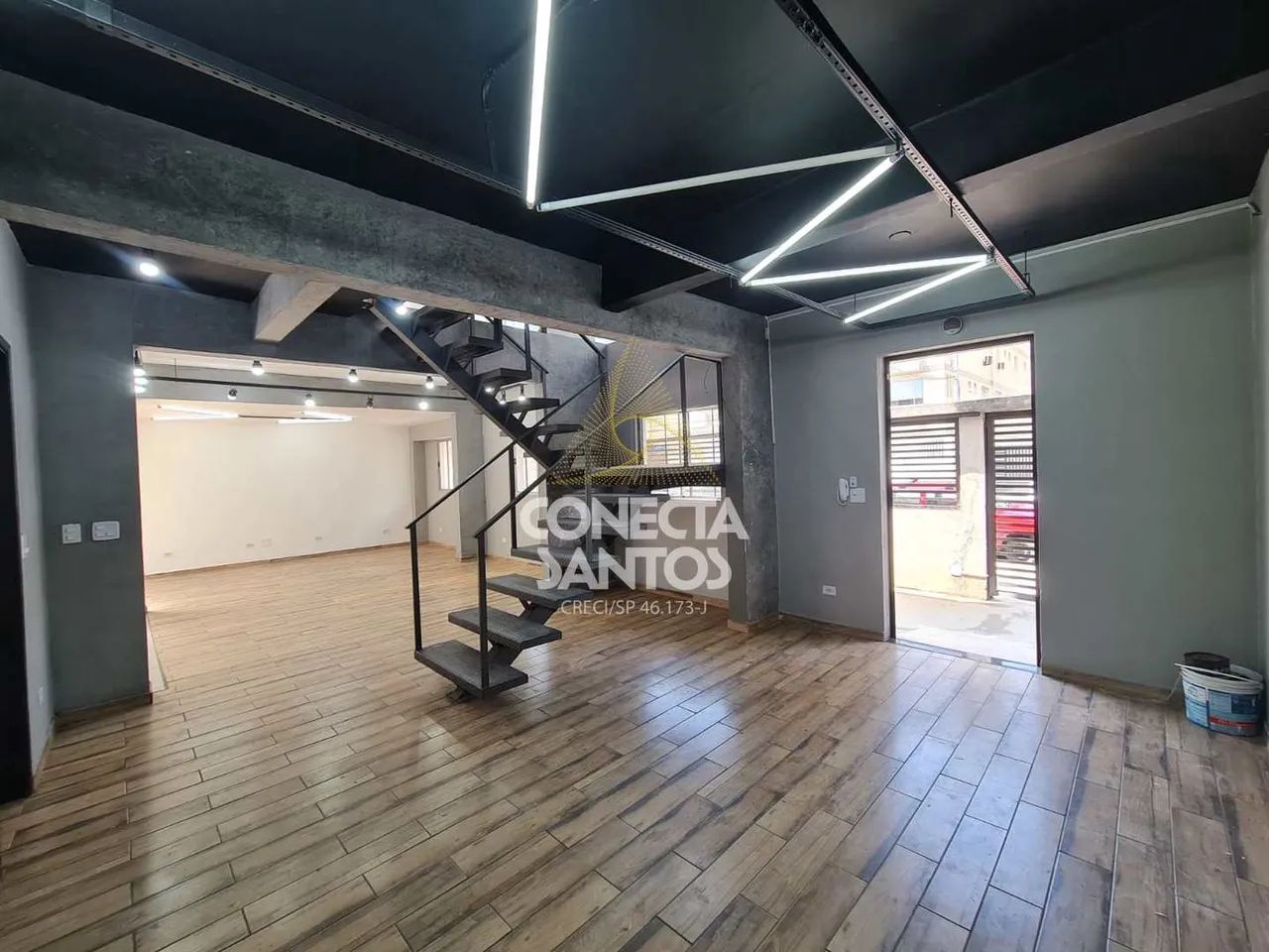 Aluga-se Casa Comercial Triplex em Santos