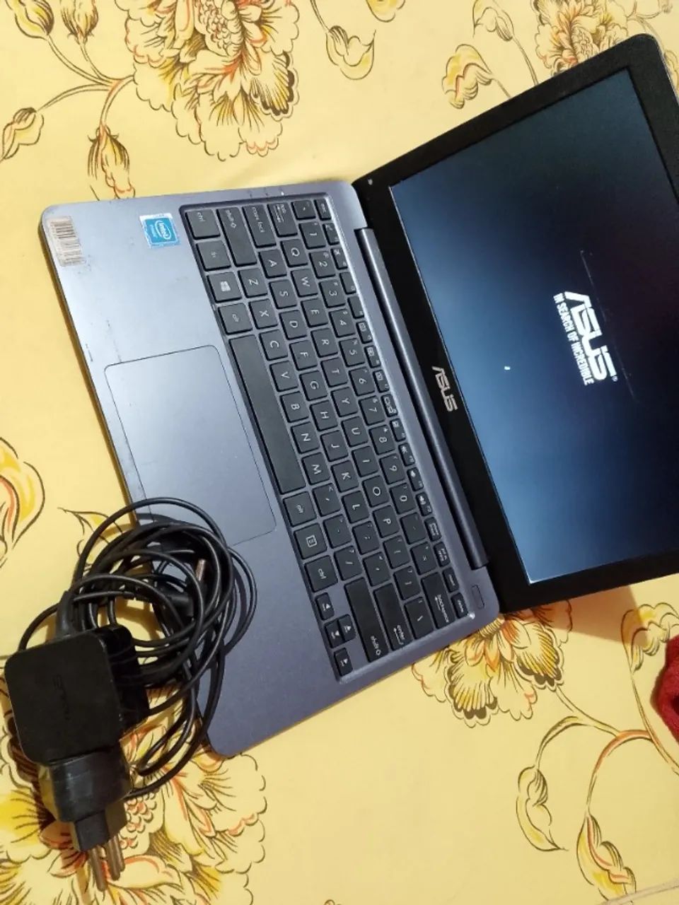 Vendo um notebook com uma ótima qualidade é um pouco antigo mas é bom 