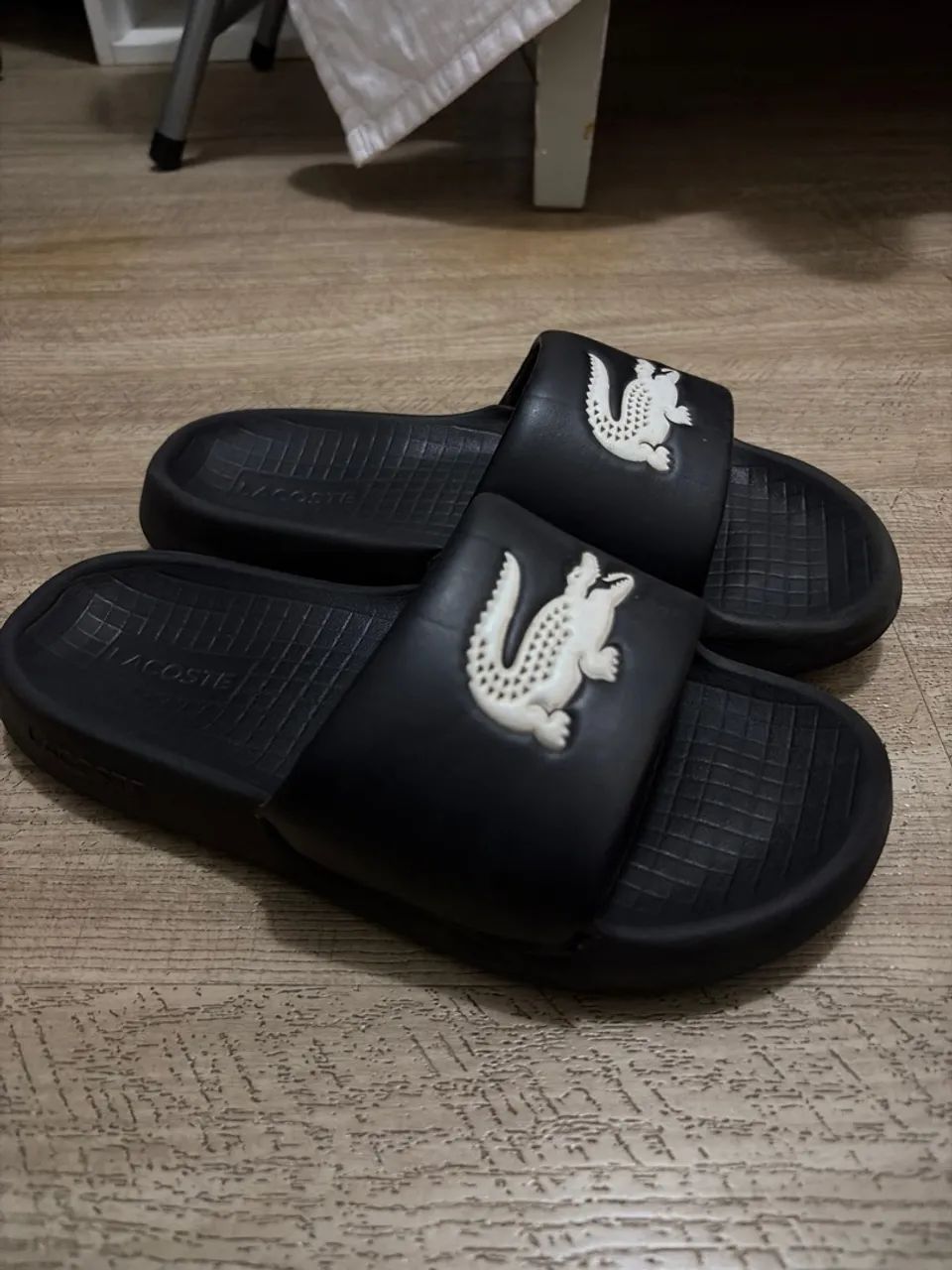 Chinelo Lacoste 