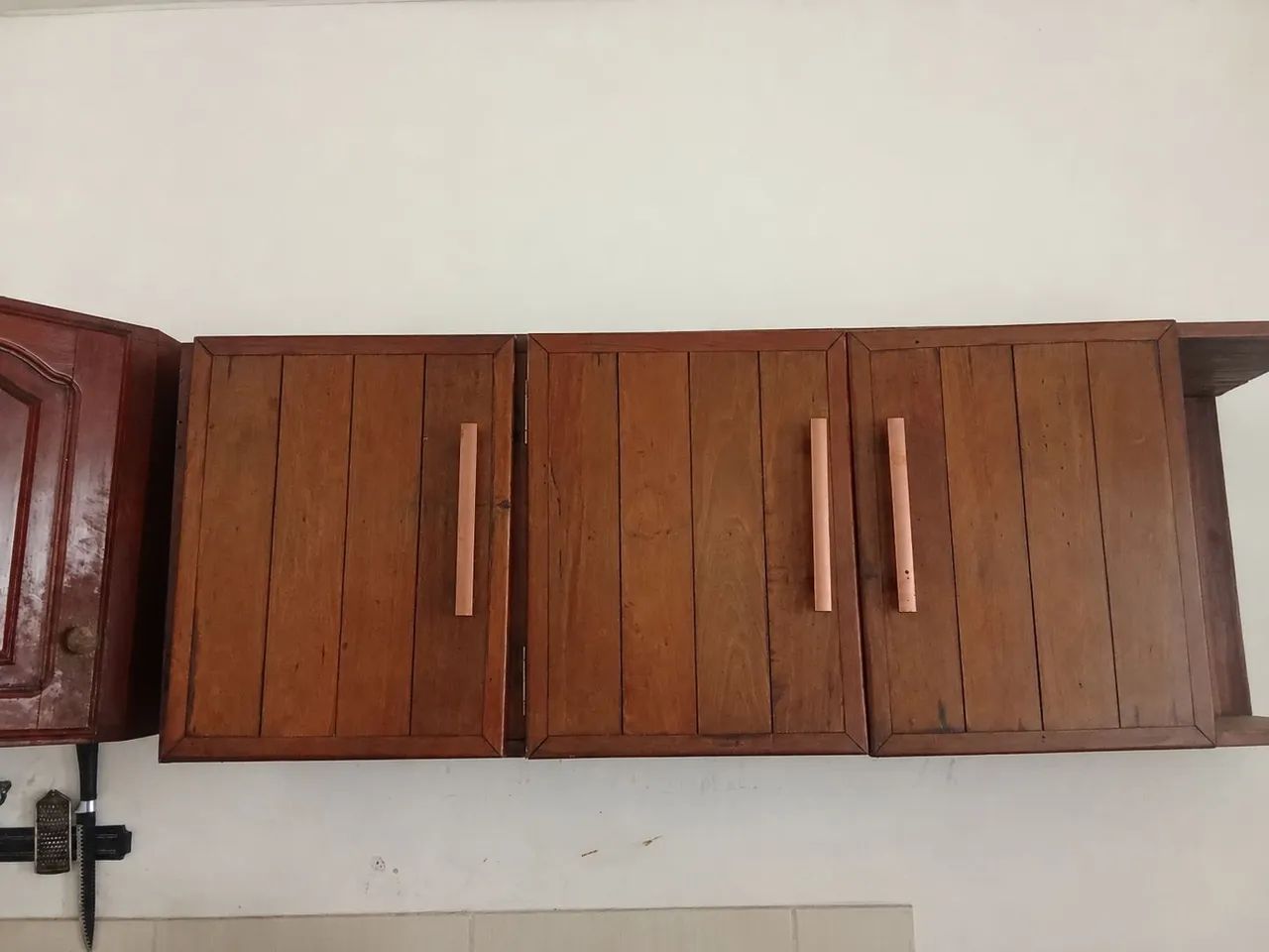 Vendo esse lindo armário de parede  - Foto 2