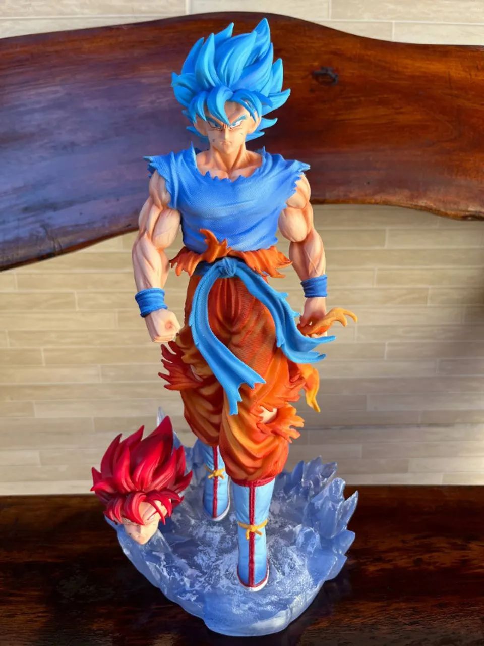 Action Figure Dragon Ball - Goku SJJ God 33cm Com Led e Head Extra