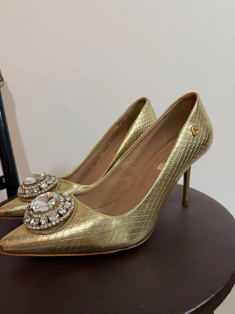 scarpin carmen steffens dourado 36 - Foto 4