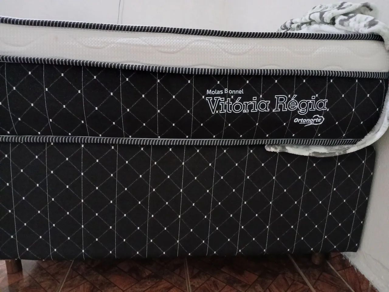 VENDO COLCHÃO BOX DE SOLTEIRO DE MOLA